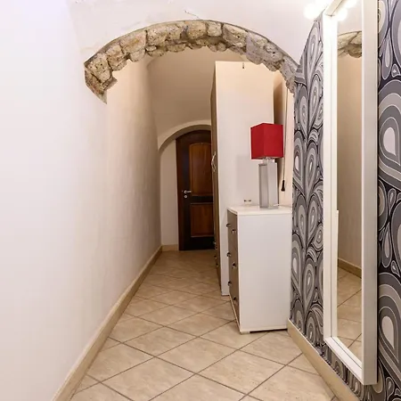 Via Nilo 30 * نابولي